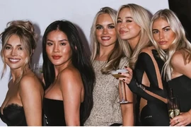 Tiền vệ ngôi sao Man United và bạn gái bị tố lừa đảo