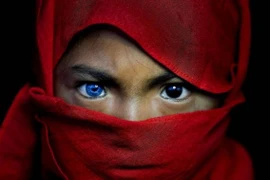  Bộ tộc sở hữu đôi mắt xanh như ngọc, ẩn chứa điều sợ hãi