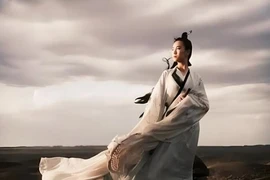 Chân dung người phụ nữ đầu tiên tu luyện trường sinh, bay trên không 