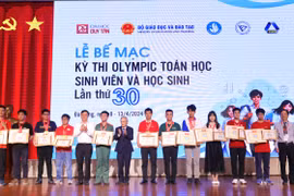 Bế mạc Olympic Toán học SV-HS năm 2024: 2 thủ khoa đoạt giải Nhất “kép”