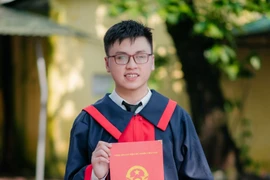 Đường tới cổng trường đại học của nam sinh khiếm thị Đỗ Nam Khánh