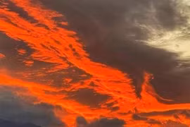 Xôn xao ảnh mây đỏ lạ trên trời Lào Cai, chuyên gia nói gì?