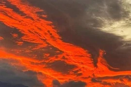 Xôn xao ảnh mây đỏ lạ trên trời Lào Cai, chuyên gia nói gì?