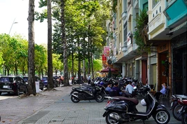 Một tuần thí điểm thuê vỉa hè tại TP HCM: Hết cảnh nơm nớp