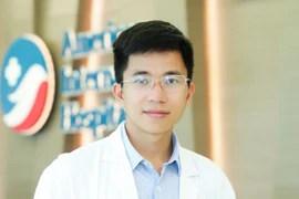 Trải lòng của BS bán xe 3 tỷ giúp học trò vùng bão lũ