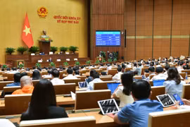 Ngày 27/6, Quốc hội thông qua Luật Trật tự, an toàn giao thông đường bộ