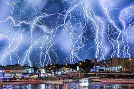 Hơn 10 ngàn cú sét đánh xuống Hà Nội có liên quan tâm linh?