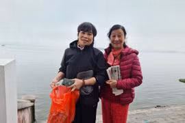 Thay bát nhang, có nhất định phải thả xuống sông, hồ?