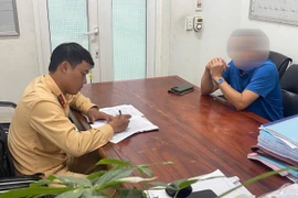 Vượt ẩu trên cầu phao Phong Châu, tài xế bị thu bằng lái