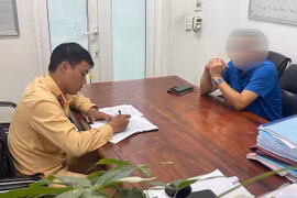 Vượt ẩu trên cầu phao Phong Châu, tài xế bị thu bằng lái