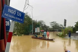 Lũ sông Hồng xuống nhanh, vùng trũng HN ngập nhiều ngày tới