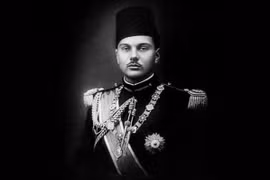 Vị vua có sở thích trộm cắp, ăn uống vô độ 