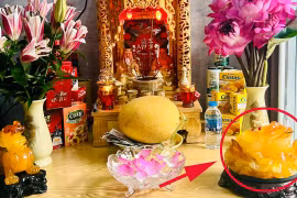 Hai thứ đặt lên bàn thờ Thần Tài giúp hút lộc, đắt hàng