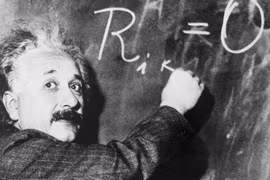 Điểm số thời còn đi học của Albert Einstein là bao nhiêu?