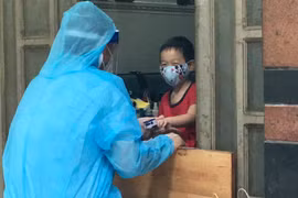 Một năm đỉnh dịch ở TPHCM: Những ngày “oằn mình”!