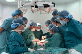 Vẫn sinh con dù đã cắt cổ tử cung để điều trị ung thư 