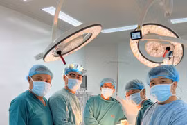 Tái tạo ngực cho bệnh nhân ung thư vú 19 tuổi bằng vạt cơ lưng