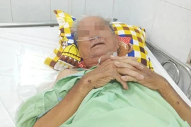 Cụ ông choáng nhiễm trùng nặng vì xương cá đâm thủng đại tràng 