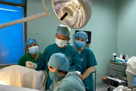 10 ngày đêm chạy chữa bệnh nhân bị sốc nhiễm trùng, u buồng trứng 