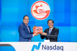 Chủ tịch UBND TP HCM Phan Văn Mãi thăm Sàn Giao dịch Chứng khoán NASDAQ