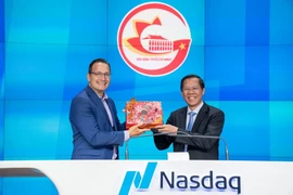 Chủ tịch UBND TP HCM Phan Văn Mãi thăm Sàn Giao dịch Chứng khoán NASDAQ