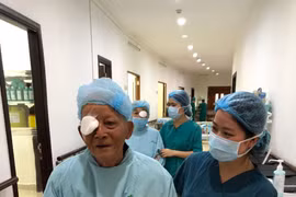 BV Mắt TP HCM phẫu thuật 100 ca Phaco miễn phí cho đối tượng chính sách