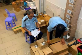 Phát hiện hơn 13.000 mỹ phẩm cao cấp thu mua trôi nổi trong ngôi nhà 'nội bất xuất, ngoại bất nhập'