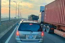 Ùn ứ ở khu vực trạm thu phí cao tốc TP HCM - Long Thành-Dầu Giây