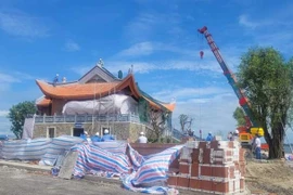 Tháo dỡ công trình tâm linh trong dự án Cảng Quốc tế Mỹ Xuân 