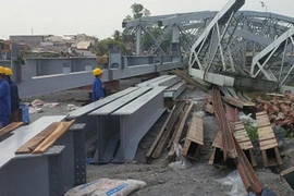 Một công nhân tử nạn trên công trình lắp đặt cầu Ghềnh