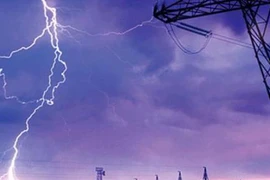 Sét đánh đường dây 500kV, 18 quận-huyện TP HCM mất điện