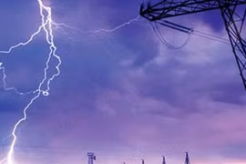 Sét đánh đường dây 500kV, 18 quận-huyện TP HCM mất điện