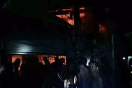 TP HCM: Hai vụ cháy trong đêm, nhiều cụ già bị kẹt trong nhà