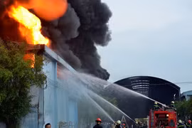 TP HCM: Hoả hoạn kinh hoàng tại công ty nệm, thiệt hại 85 tỷ đồng 