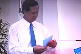 Nguyên Thủ tướng Nguyễn Tấn Dũng đi bầu cử ở quận 3