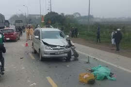 Ô tô Innova đâm xe máy trên QL32, 2 người thiệt mạng 