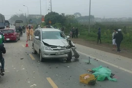 Ô tô Innova đâm xe máy trên QL32, 2 người thiệt mạng 