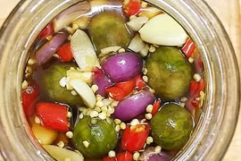 Đang mùa sấu làm ngay sấu ngâm mắm giòn ngon khó cưỡng