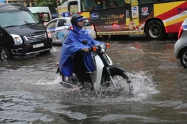  Thời tiết ngày 5/10: Bắc Bộ mưa dông và lốc gió giật mạnh