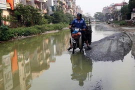 Ảnh: Dân Hà Nội khổ sở vì con đường dự án dở dang