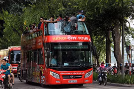 Lần đầu tiên người Hà Nội thích thú trải nghiệm xe buýt 2 tầng
