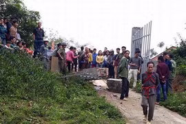 Cổng trường học đổ đè học sinh chết tại chỗ ở Lào Cai