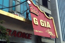 Ảnh: Hiểm họa cháy nổ từ nhiều biển hiệu quán karaoke