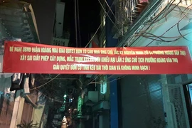 Người dân nơm nớp lo sợ sống dưới cột ăng ten của Giám đốc taxi Nguyên Minh