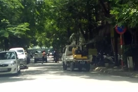 Hà Nội: Dân nôn ói vì xe phun chất diệt muỗi, CQCN nói gì?