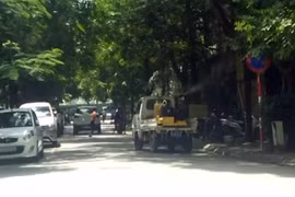 Hà Nội: Dân nôn ói vì xe phun chất diệt muỗi, CQCN nói gì?