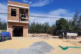 Đang ngủ say, cặp vợ chồng bị xịt hơi cay và cái kết kinh hoàng