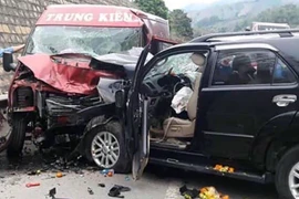 Ám ảnh hiện trường ô tô đâm nhau trên cao tốc Nội Bài-Lào Cai