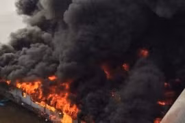 Tuyên Quang: Quán thuyền chài cháy ngùn ngụt đúng mùng 6 Tết