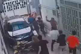 Hỗn chiến chết người từ việc trêu đùa của bạn gái